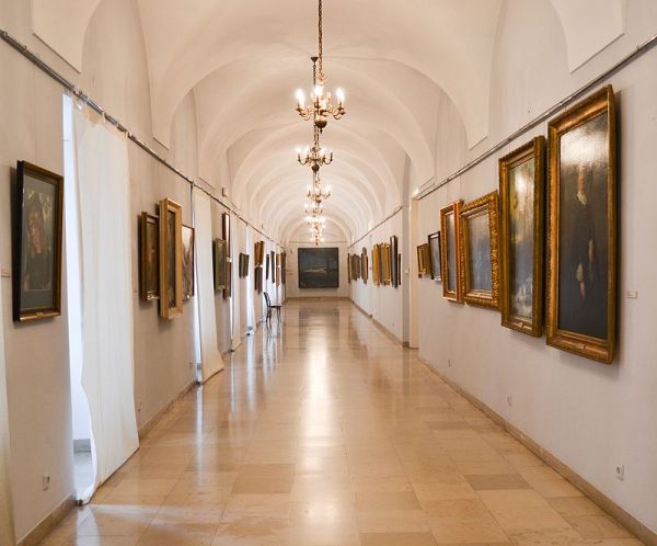 Jeden z korytarzy skrzydła zachodniego – obecnie fragment Galeria Malarstwa XIX i XX w. Muzeum im. Jacka Malczewskiego